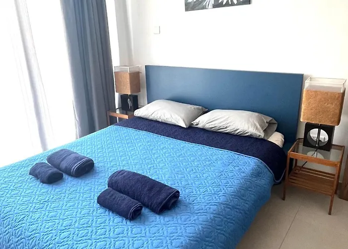 Unique 2 Storey Centre Daire *