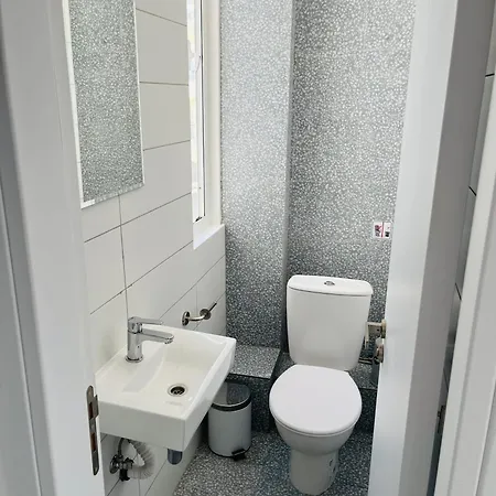 Unique 2 Storey Centre