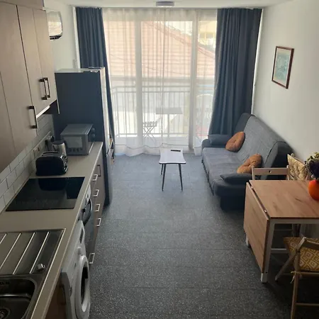 Unique 2 Storey Centre *